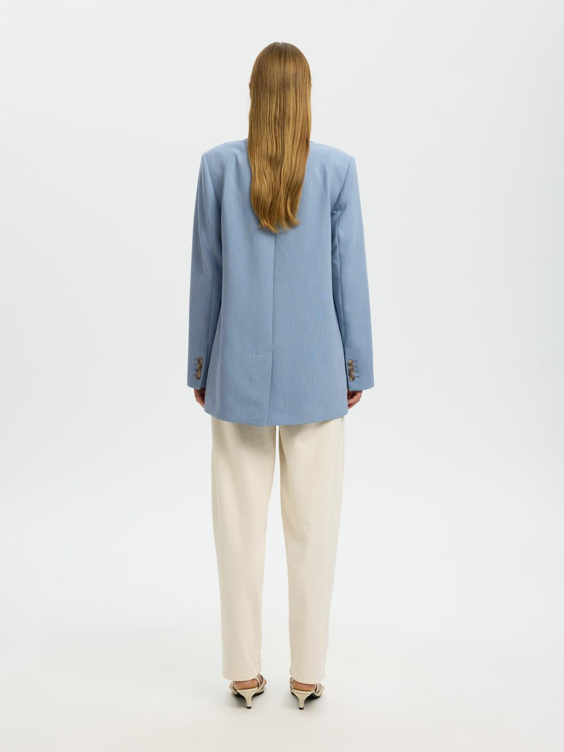 model_shot-back